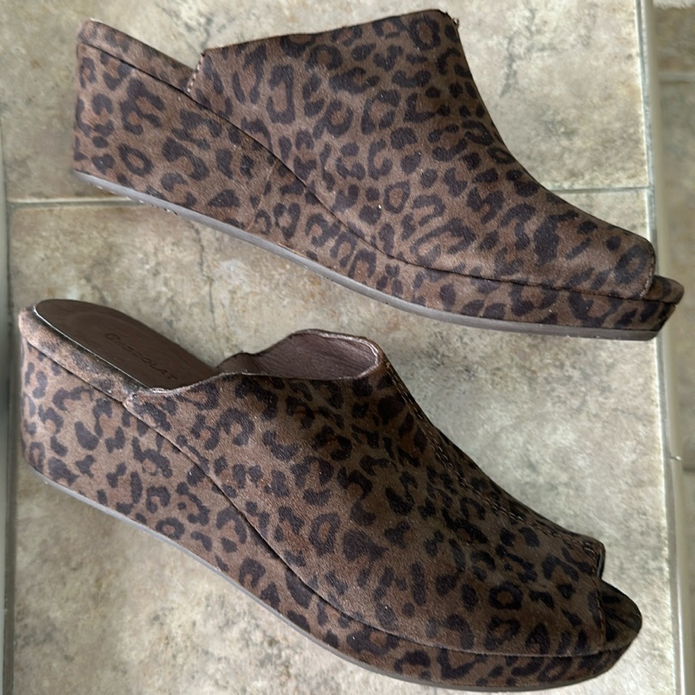 Chocolat Blu Womens Size 7 Leopard Leather Wedge Platform Sandals